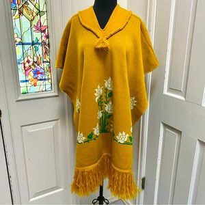 Beautiful Vintage 1960’s Warm Cape with Flowers
